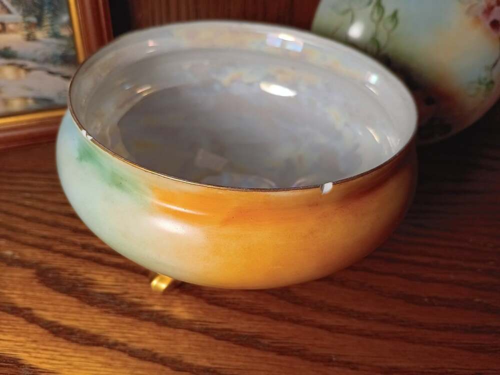 Antique Bavarian Floral Porcelain Trinket Box Powder Dish Gold Foot Hand Painted - Picture 4 of 6